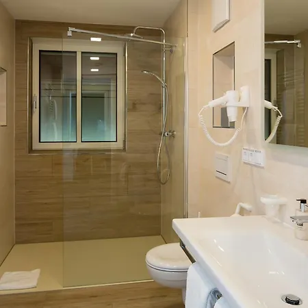 Am Alten Park מלון