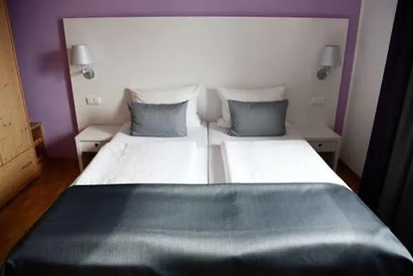 فندق Am Alten Park 3*